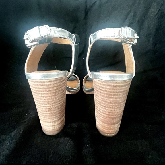Coach stacked heel sandals, shiny silver - Picture 4 of 6